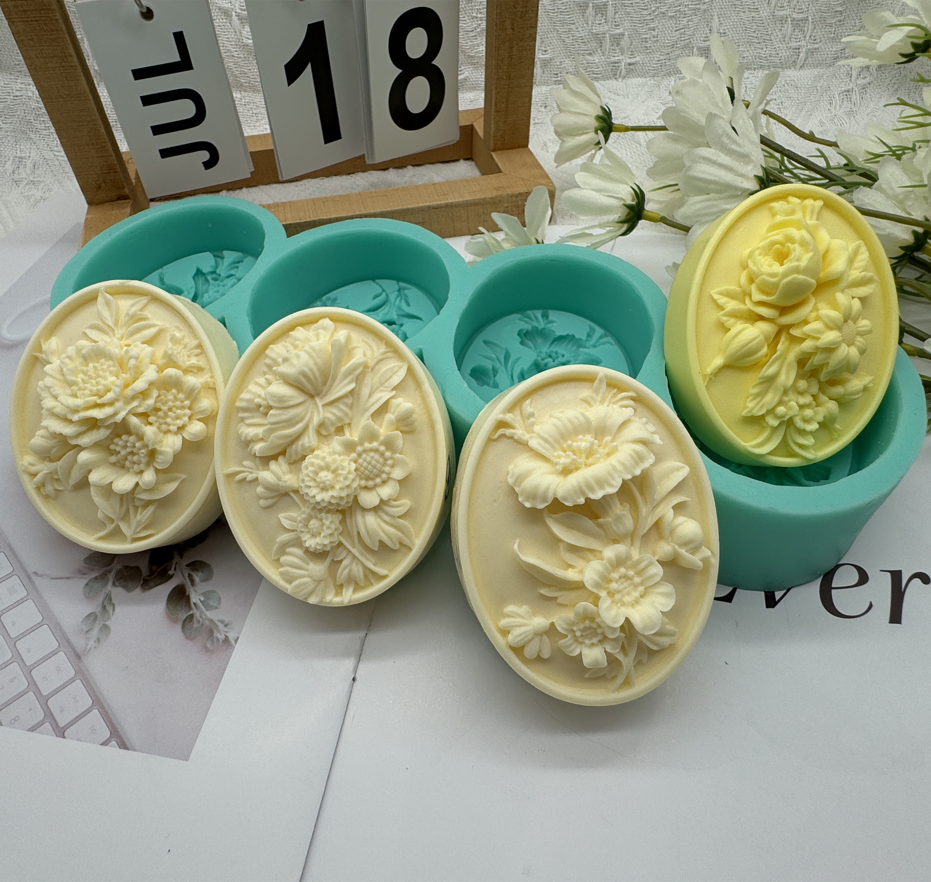 4Cavity Oval Flower 3D Soap Mo - огляд і ціна Candle Making Fragrances
